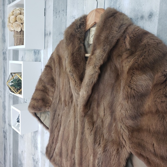 Flemington Fur |Vintage Russian Squirrel Fur Stole - Picture 2 of 4